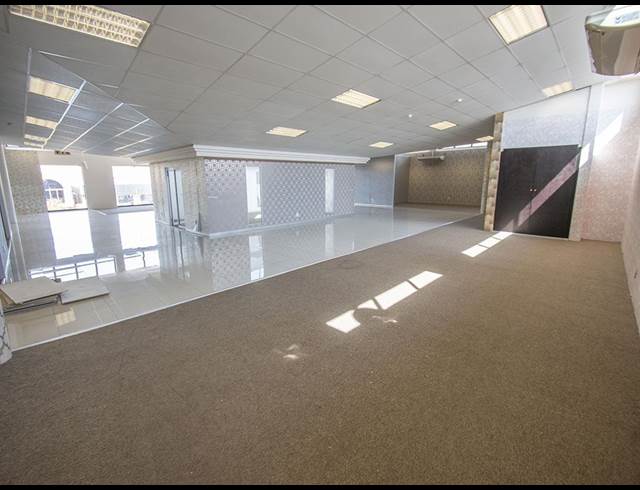 640M² SHOWROOM TO LET IN KRAMERVILLE