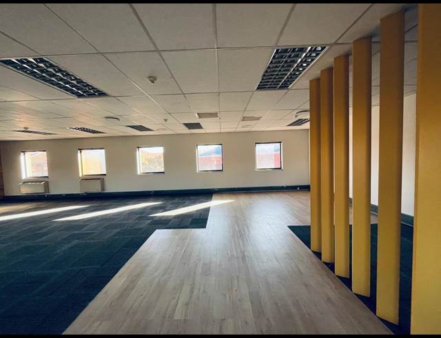 3,156M² OFFICE TO LET IN VORNA VALLEY