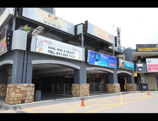 1M² RETAIL TO LET IN SUNNINGHILL