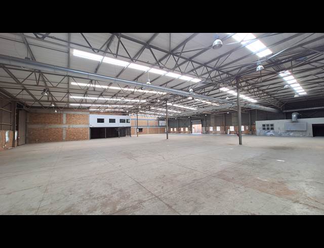 2,700M² FACTORY TO LET IN STORMILL