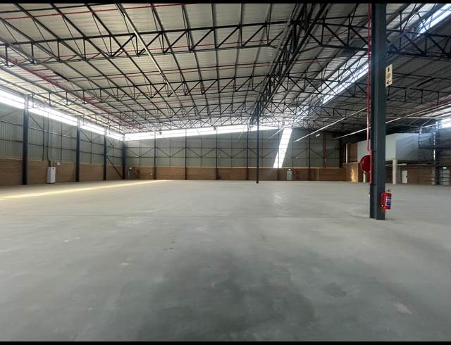 2,250M² WAREHOUSE TO LET IN AIRPORT PARK