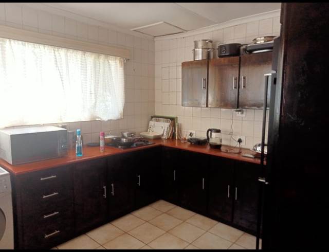 2 bed property to rent in RIDGEWAY