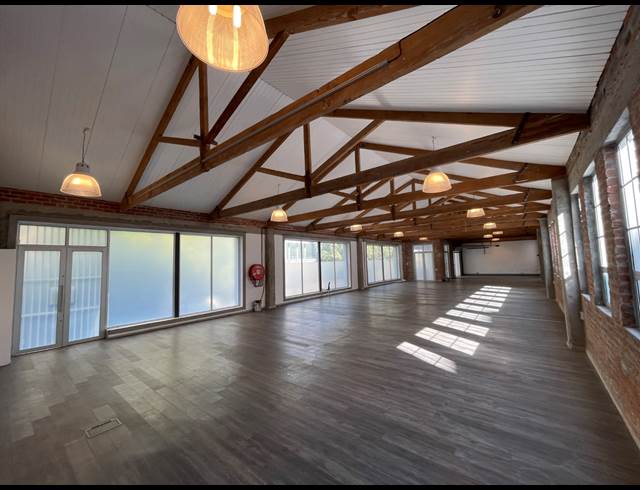 930M² SHOWROOM TO LET IN GARDENS