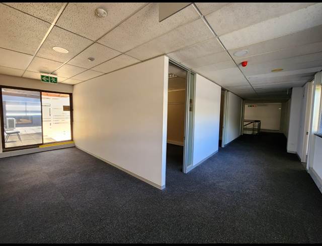1,960M² OFFICE TO LET IN MOWBRAY