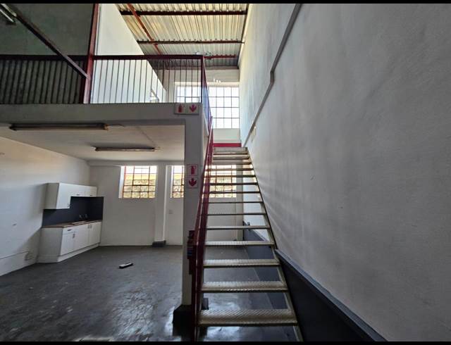 154M² WAREHOUSE TO LET IN STEELEDALE