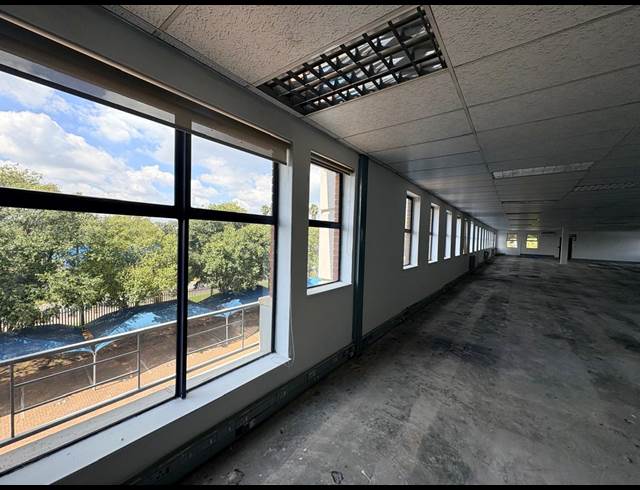 749M² OFFICE TO LET IN RANDJESPARK