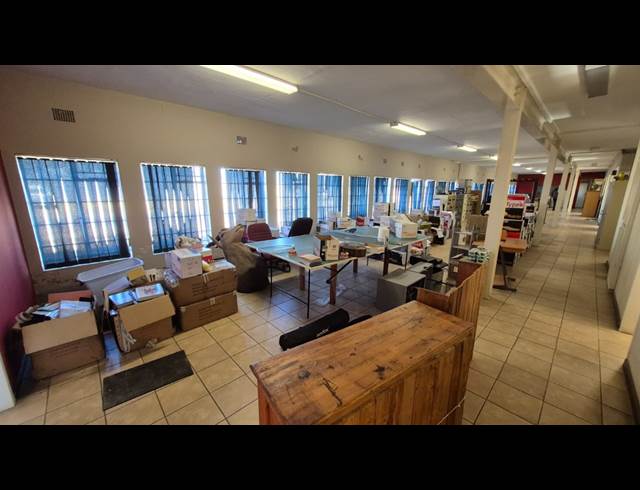 5,356M² WAREHOUSE TO LET IN ANDERBOLT