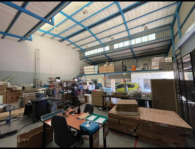 350M² WAREHOUSE TO LET IN LASER PARK