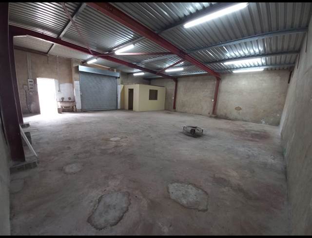 121M² WAREHOUSE TO LET IN PARLOCK