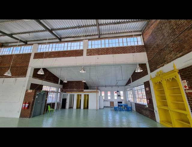 365M² BUILDING TO LET IN WOODSTOCK