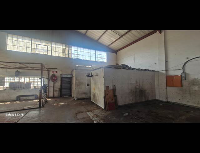 280M² WAREHOUSE TO LET IN TROYEVILLE