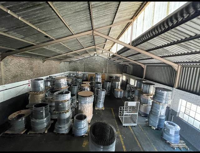 310M² WAREHOUSE TO LET IN STIKLAND INDUSTRIAL