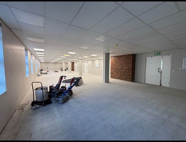 98M² OFFICE TO LET IN PAARDEVLEI