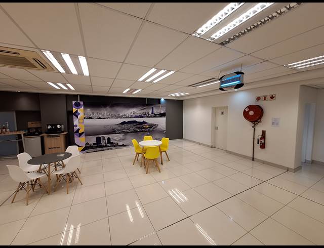 2,221M² SHOWROOM TO LET IN NORTH RIDING