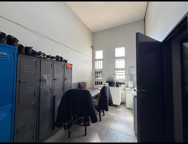 580M² WAREHOUSE TO LET IN HALFWAY HOUSE