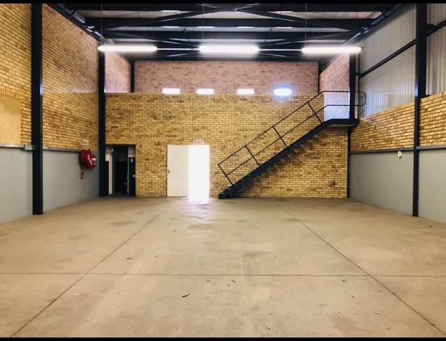 250M² WAREHOUSE TO LET IN CHAMDOR