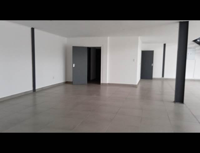 356M² SHOWROOM TO LET IN OLIVEDALE
