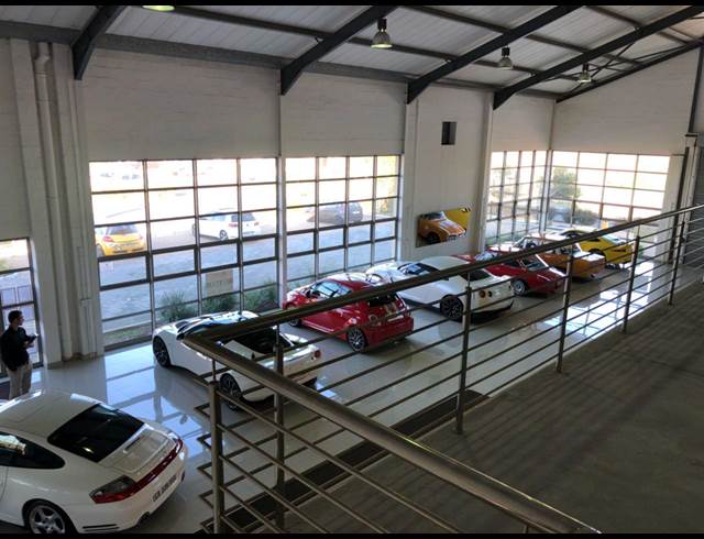 600M² SHOWROOM TO LET IN PAARDEN EILAND