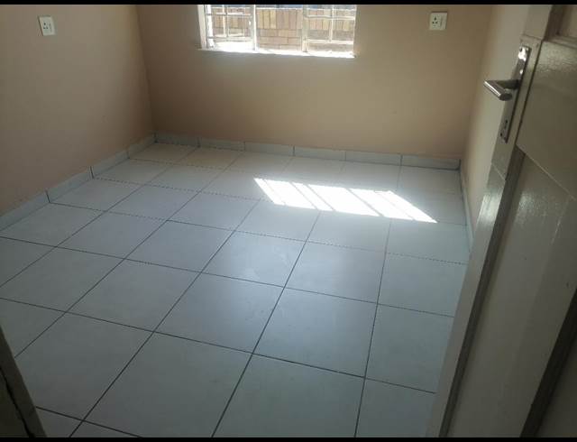 2 bed property to rent in REGENTS PARK ESTATE