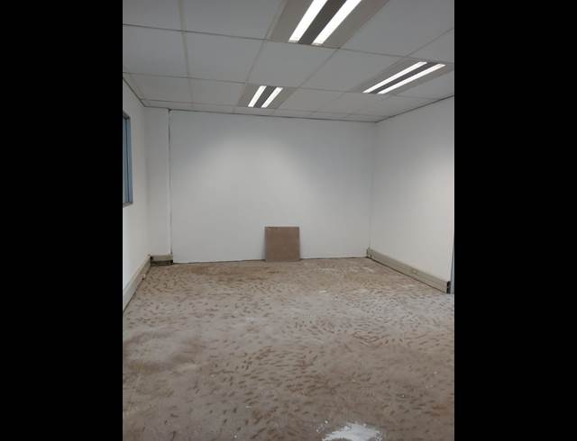 296M² WAREHOUSE TO LET IN RED HILL
