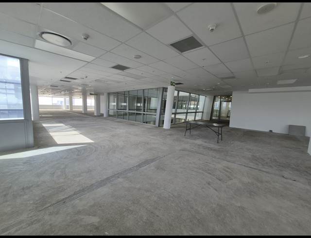 1,752M² OFFICE TO LET IN SANDHURST