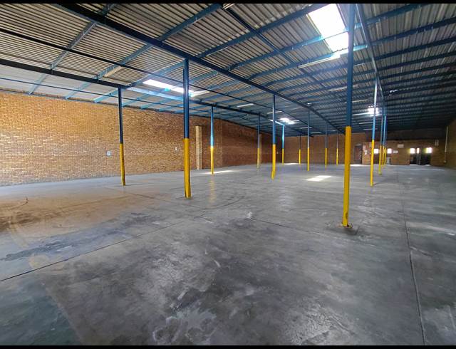 850M² WAREHOUSE TO LET IN POMONA