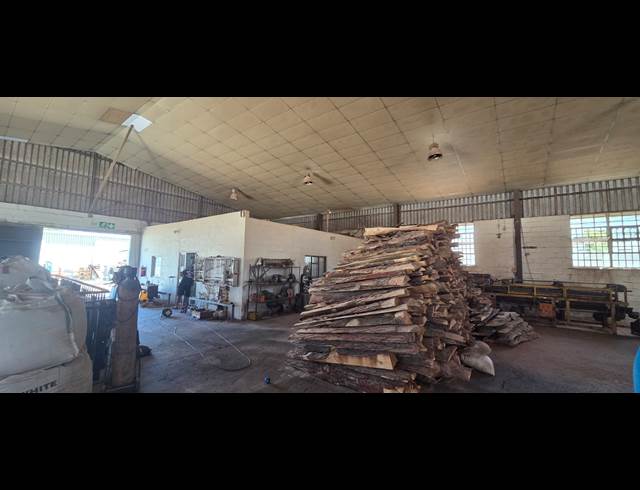 4,800M² WAREHOUSE TO LET IN CHARLESTON HILL