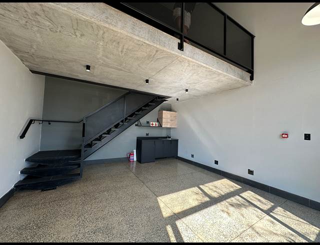 73M² OFFICE TO LET IN ROOIHUISKRAAL NORTH