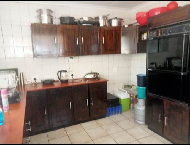 2 bed property to rent in RIDGEWAY