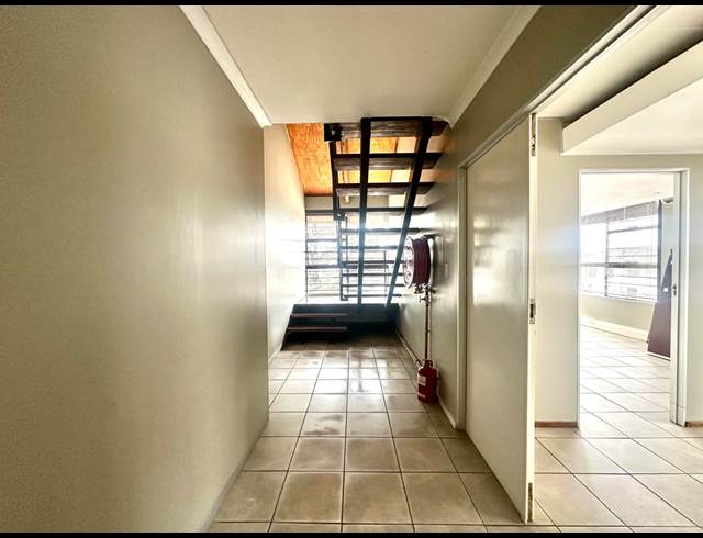 108M² BUSINESS CENTRE TO LET IN RANDHART
