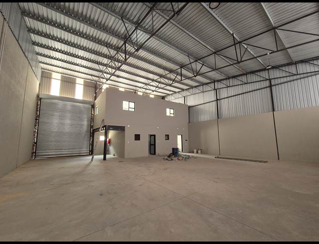 350M² WAREHOUSE TO LET IN CLEVELAND