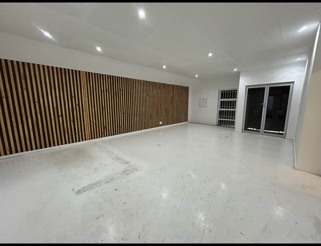 925M² WAREHOUSE TO LET IN PAROW INDUSTRIAL