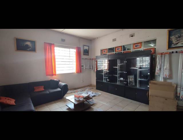 800M² OFFICE TO LET IN ALBERTON NORTH