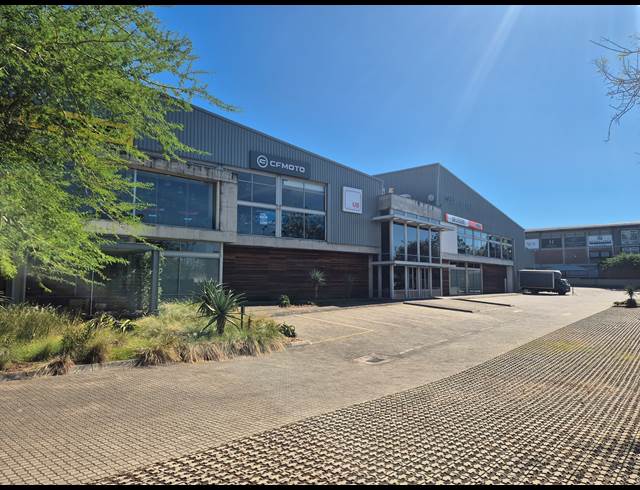1,360M² SHOWROOM TO LET IN RIVERSIDE PARK