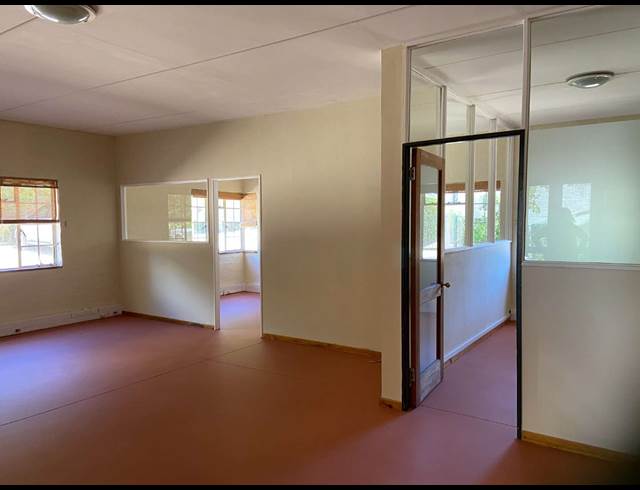 65M² OFFICE TO LET IN WESTLAKE