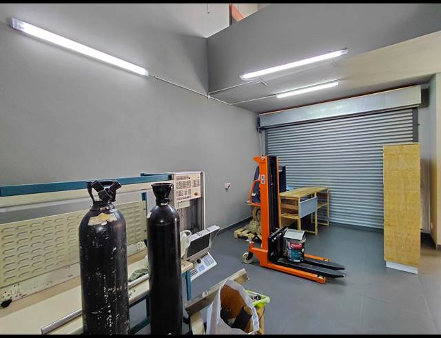 85M² WAREHOUSE TO LET IN CLAYVILLE