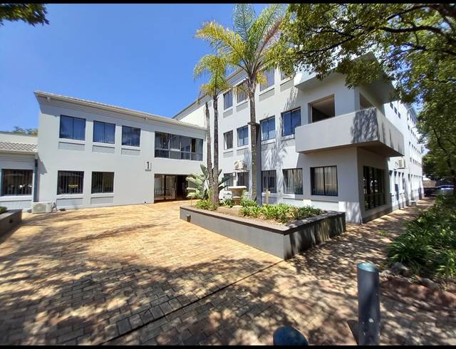 174M² OFFICE TO LET IN BRYANSTON