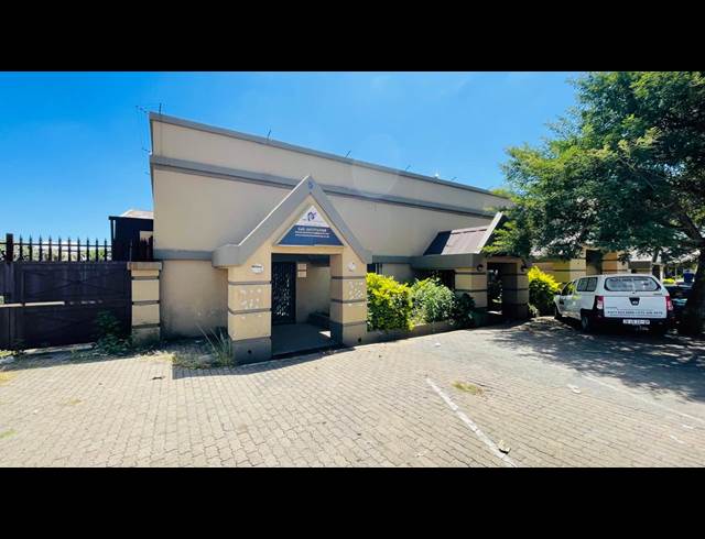 350M² WAREHOUSE TO LET IN MANUFACTA