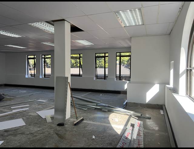 111M² OFFICE TO LET IN HYDE PARK