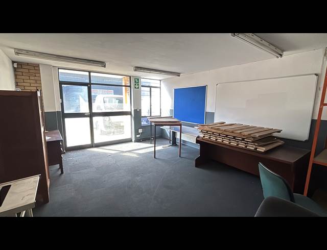 333M² WAREHOUSE TO LET IN JET PARK