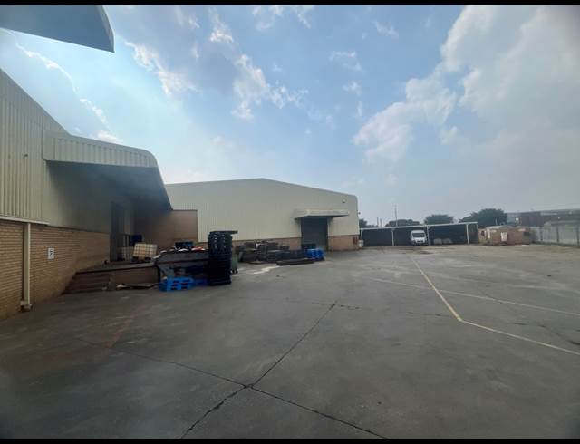 2,600M² WAREHOUSE TO LET IN SPARTAN