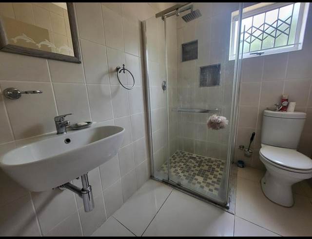 3 BEDROOM PROPERTY TO RENT IN OAKLANDS