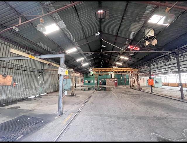 2,100M² WAREHOUSE TO LET IN SPARTAN