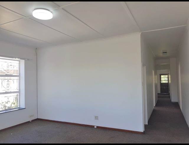 2 bed property to rent in WORCESTER CENTRAL