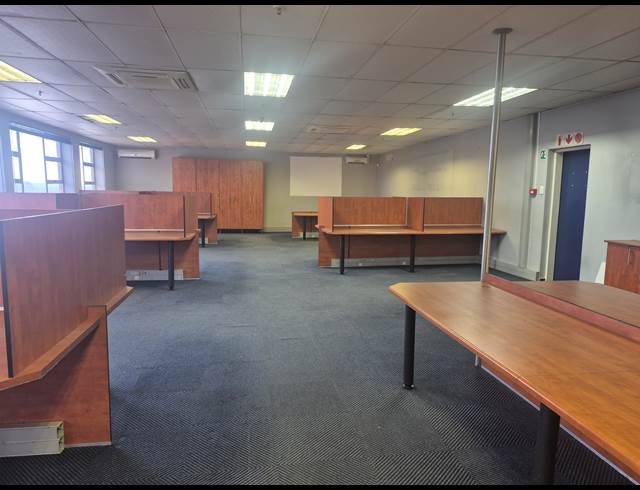1,118M² OFFICE TO LET IN FISHERS HILL