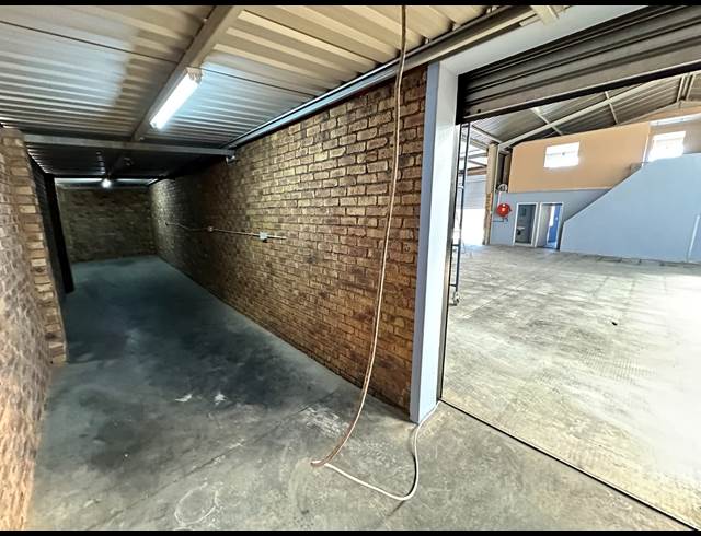 400M² FACTORY TO LET IN ANDERBOLT