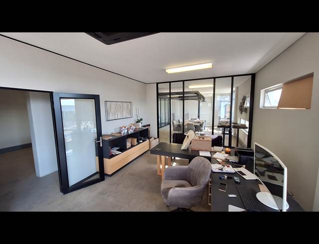 1,287M² WAREHOUSE TO LET IN LANSERIA