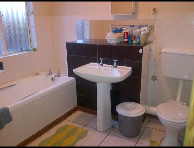 2 bed property to rent in GARDENIA PARK