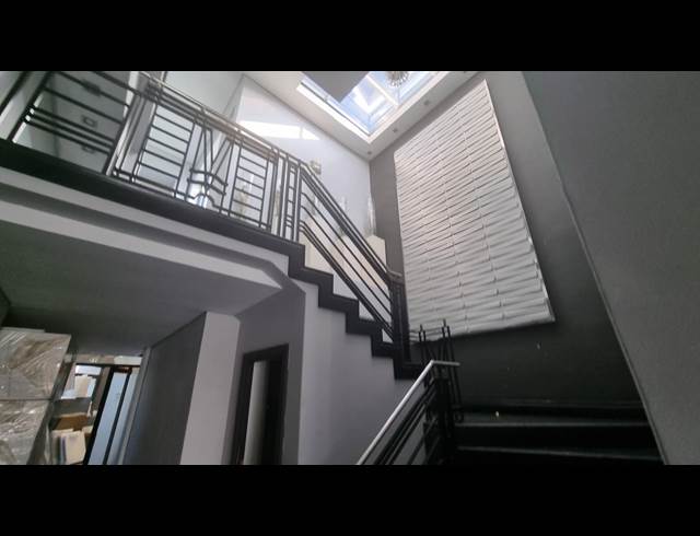 158M² OFFICE TO LET IN WOODSTOCK