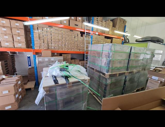 175M² WAREHOUSE TO LET IN WESTLAKE